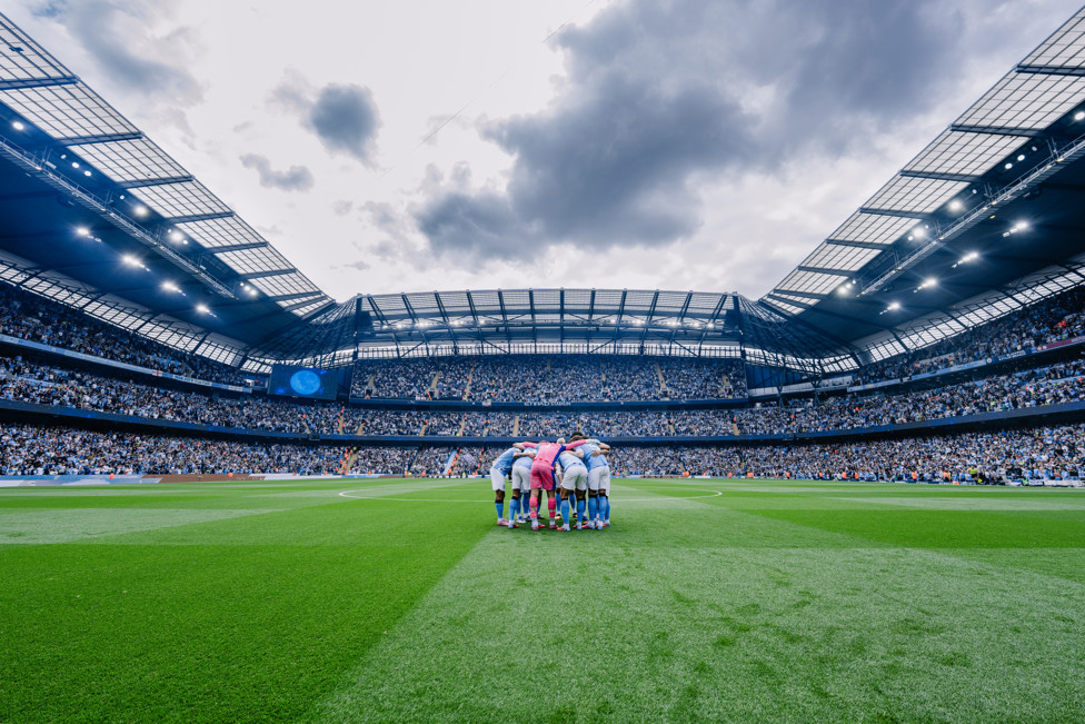 Casa cheia para City e Spurs.