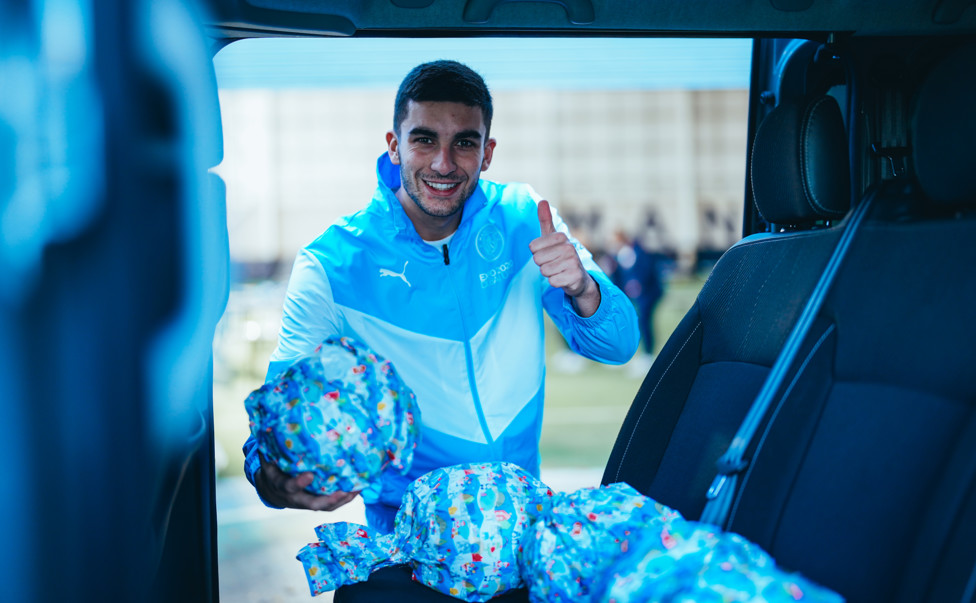 THE SEASON OF GIVING : Packing up the gifts!