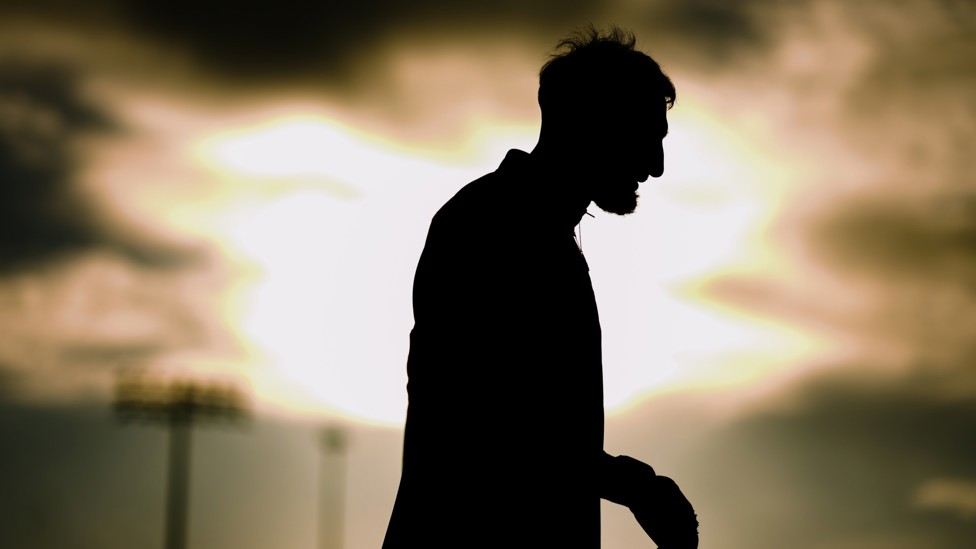 GUESS WHO : Our big Italian goalkeeper heads outside