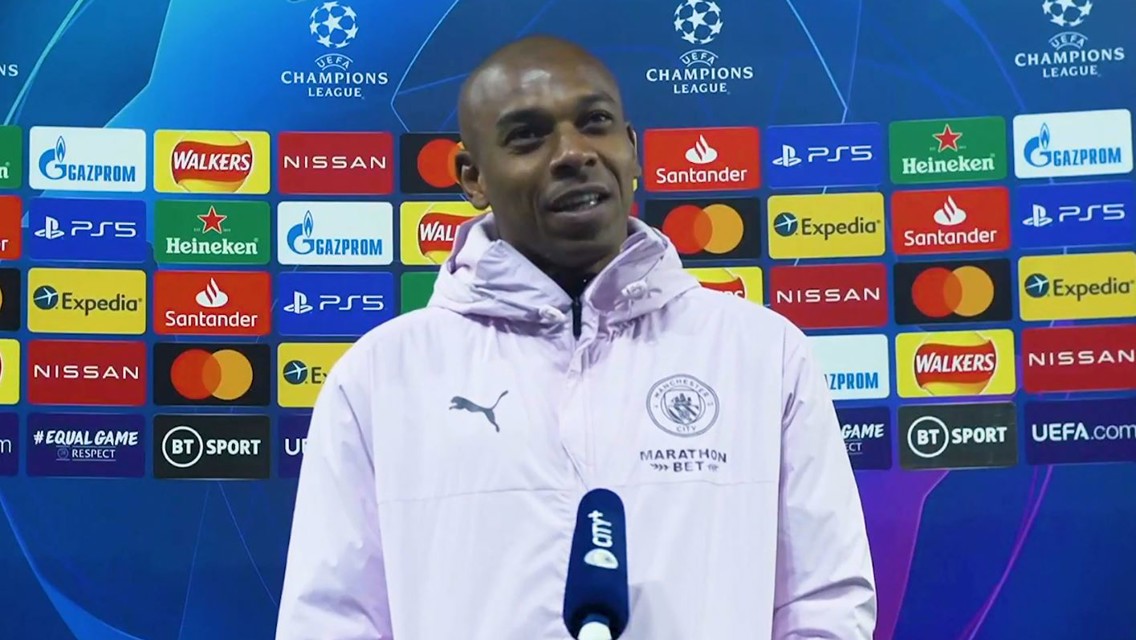 Fernandinho: 'Estamos felizes hoje, mas amanhã já temos treino!'
