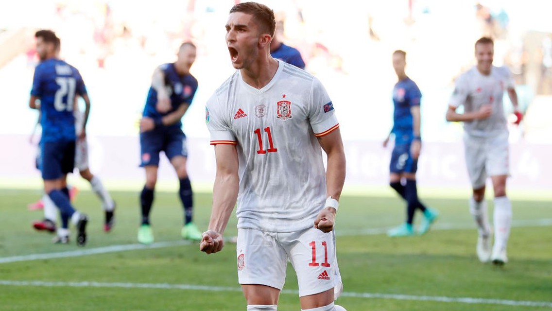 FER-ROCIOUS: Torres scored with his first touch to make it 4-0 to Spain in their final group stage match.