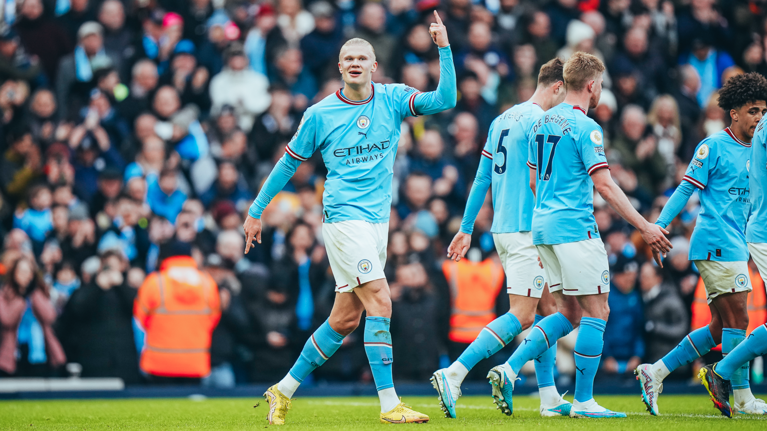 CITY VENCE OS WOLVES COM HAT-TRICK DE HAALAND