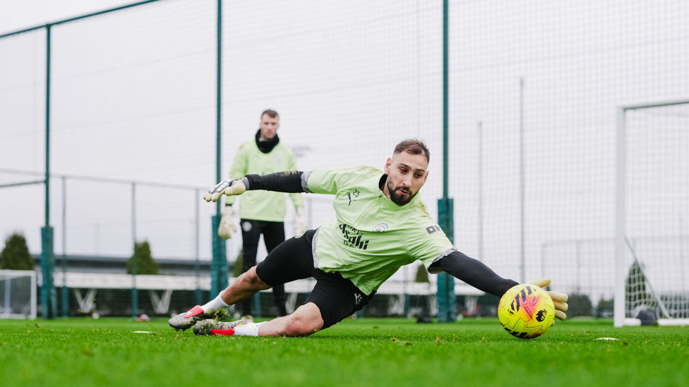 DOWN LOW  : Gianluigi Donnarumma makes the save! 