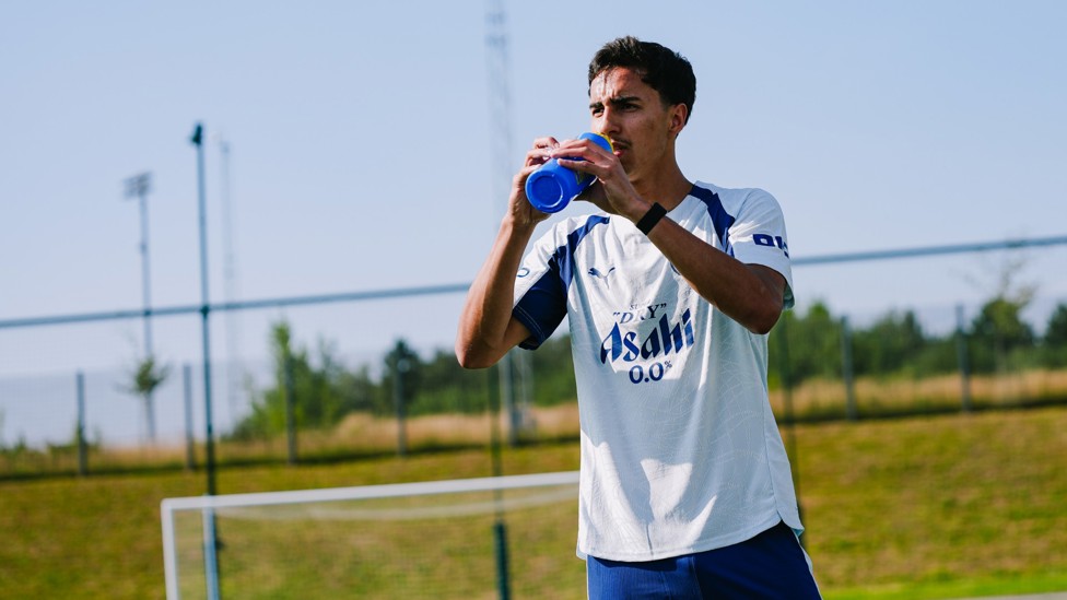 DEFENCE  : Vitor Reis refuels in the Manchester sunshine.