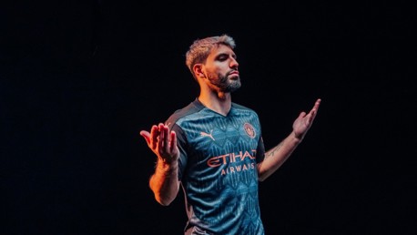 Behind the scenes: Players wear new away kit for the first time