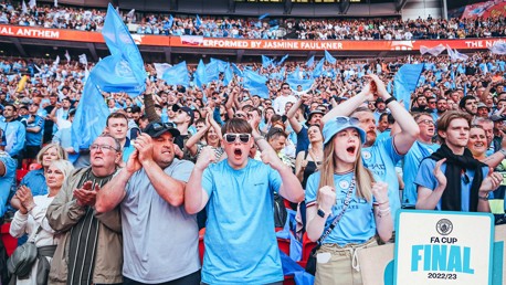 Galeria da torcida em um dia especial em Wembley!