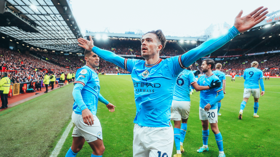 O CARA DO GOL  : Grealish celebra seu gol no Derby contra o United. 