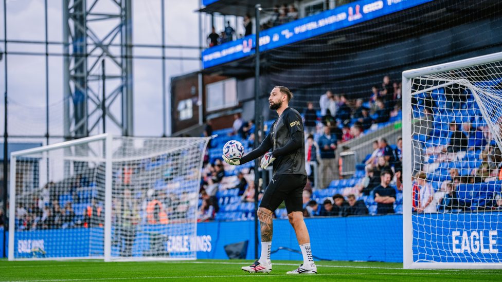 SAFE HANDS : Warm up time!