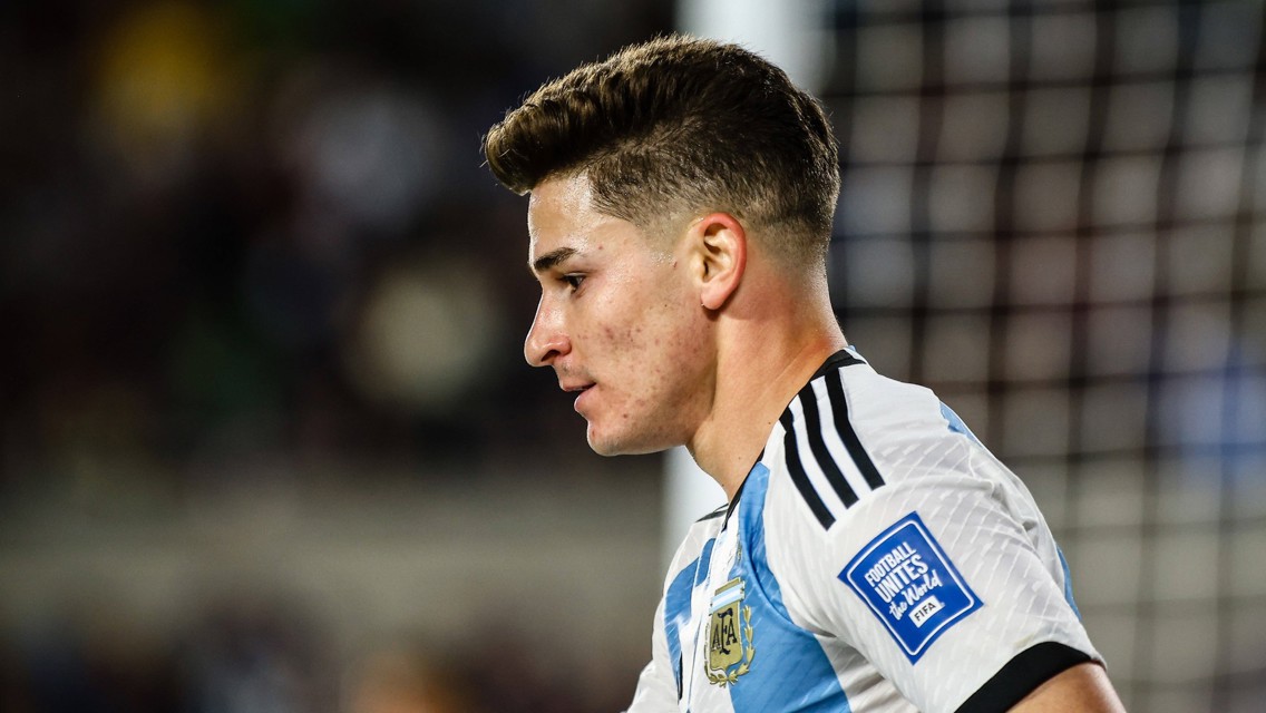 Alvarez starts as Argentina continue impressive form