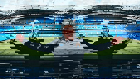 Un día como hoy Carlitos Tevez llegó al City
