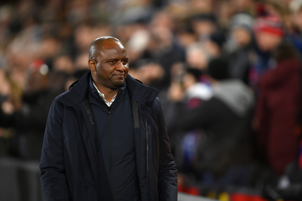 ÍCONE DO FUTEBOL : Patrick Vieira brilhou nos gramados e agora busca sucesso como treinador.