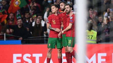 بيرناردو وكانسيلو يحتفلان مع البرتغال بالتأهل.. وليلة حزينة لمحرز