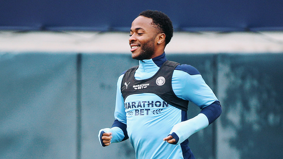  : Dengan 11 gol melawan Bournemouth sepanjang karirnya, tak heran Raheem tersenyum
