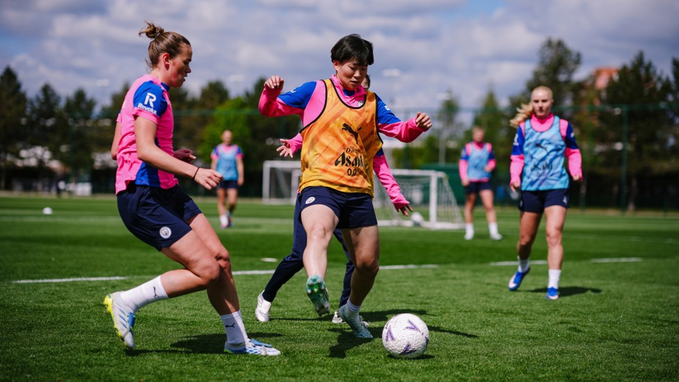 CLOSE QUARTERS : Aoba Fujino tries to keep the ball in a tight corner