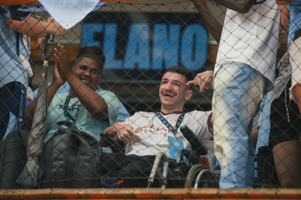 Cauã assistiu à transmissão de Newcastle x City no evento para Torcedores Oficiais dos Blues  .