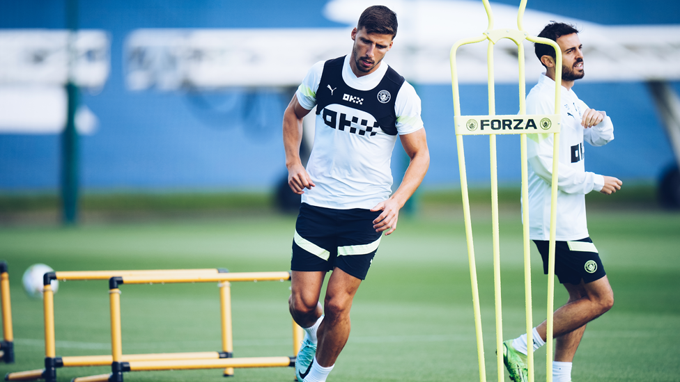 RUBEN'S READY : Dias takes on the first drill of the day