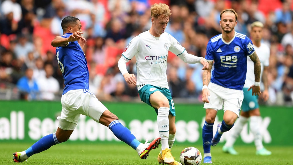 
                        City lose Community Shield after late penalty
                
