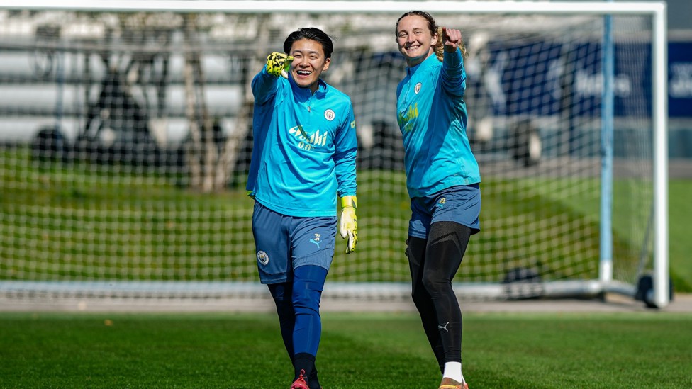  : Ayaka Yamashita and Katie Startup spy our cameras!