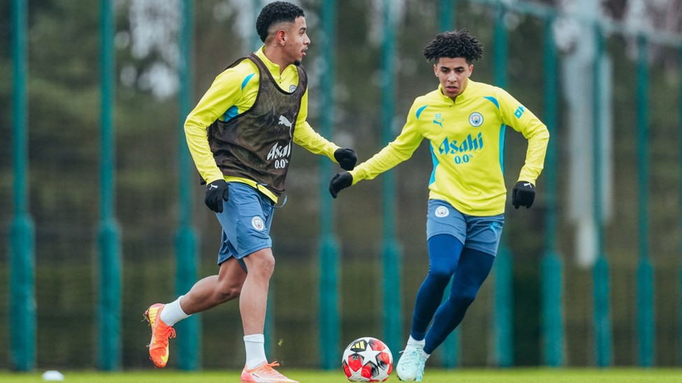 ONE-V-ONE : Savinho takes on Lewis