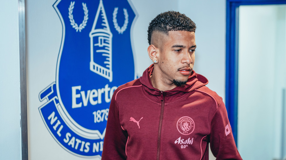 SAVINHO STARTS : Our tricky Brazilian arrives at the stadium.