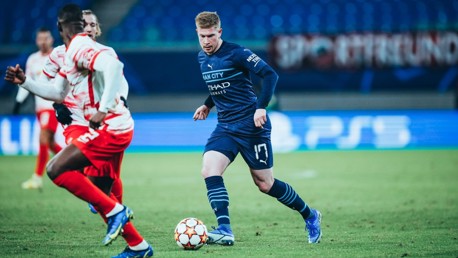 Com 10 em campo, City perde para o Leipzig