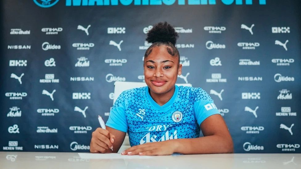 SIGNING : Her performances are rewarded soon after as she signs a contract until the summer of 2026.  