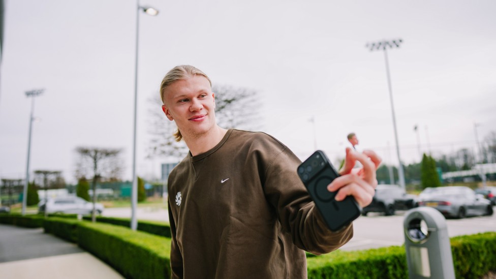 ERLING HAALAND : Our Norwegian receives his SoccerStarz gift