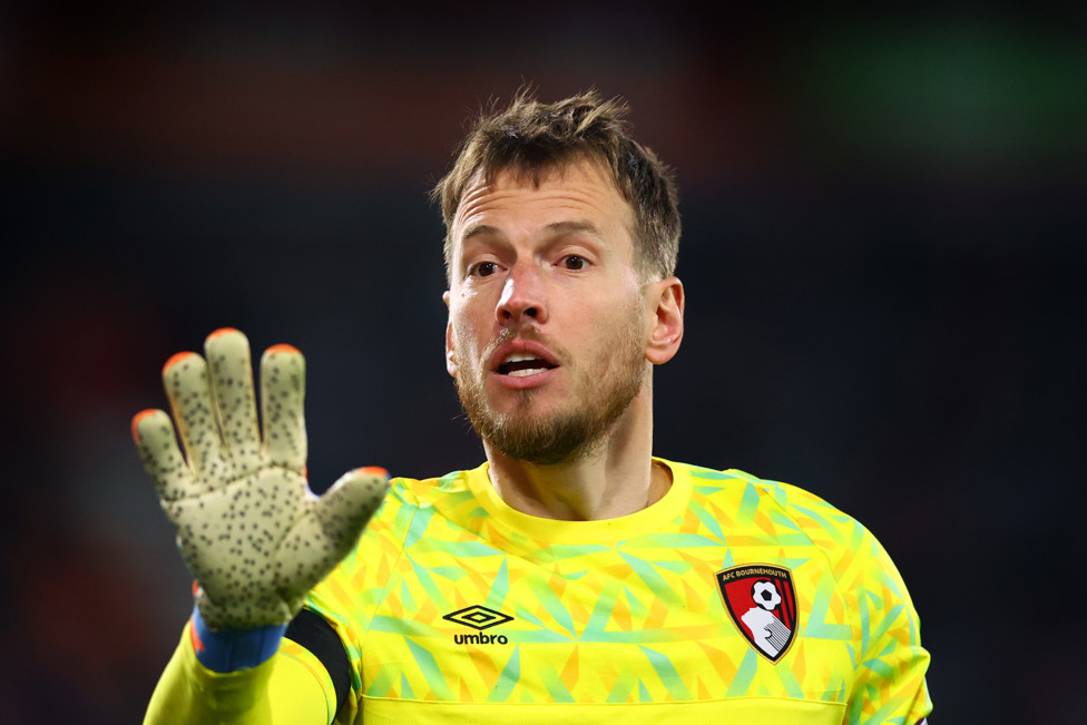 GOLEIRO BRASILEIRO  : Neto chegou ao Bournemouth para dar mais experiência ao time.