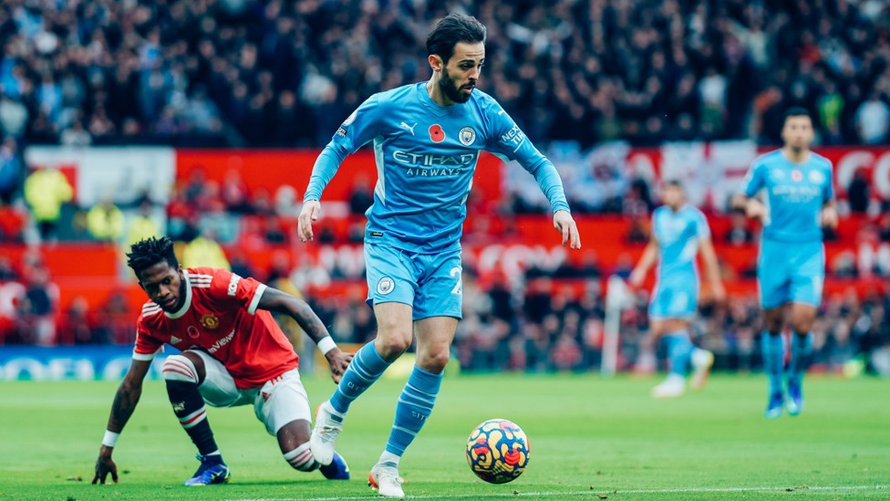 PACE TO BERN : Bernardo tricks his way past Fred.