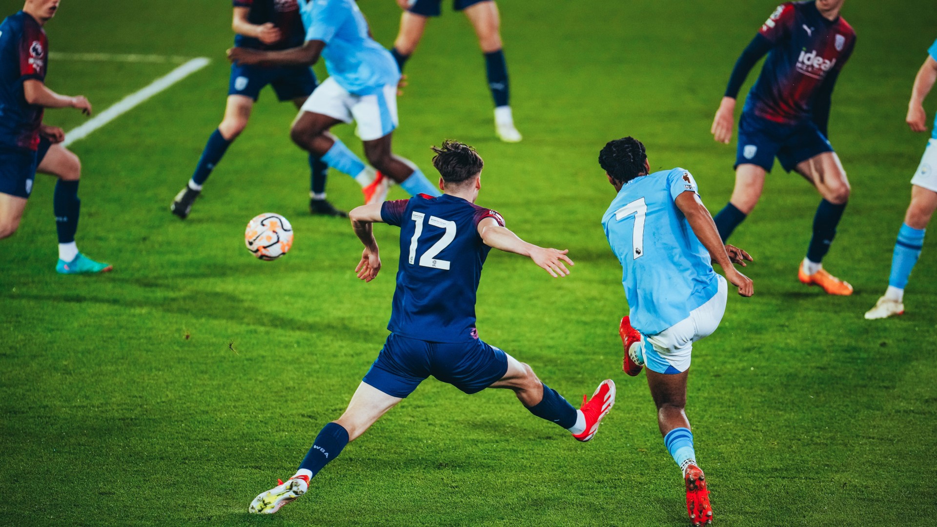 SUPER STRIKE : Micah Hamilton doubled City's advantage.
