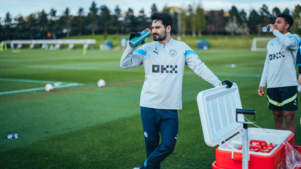 DRINKS BREAK : Ilkay Gundogan has a breather