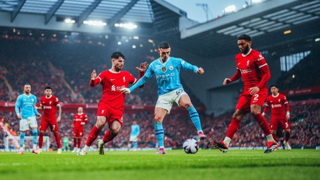 Batalha final entre Guardiola e Klopp na Premier League termina em empate em Anfield