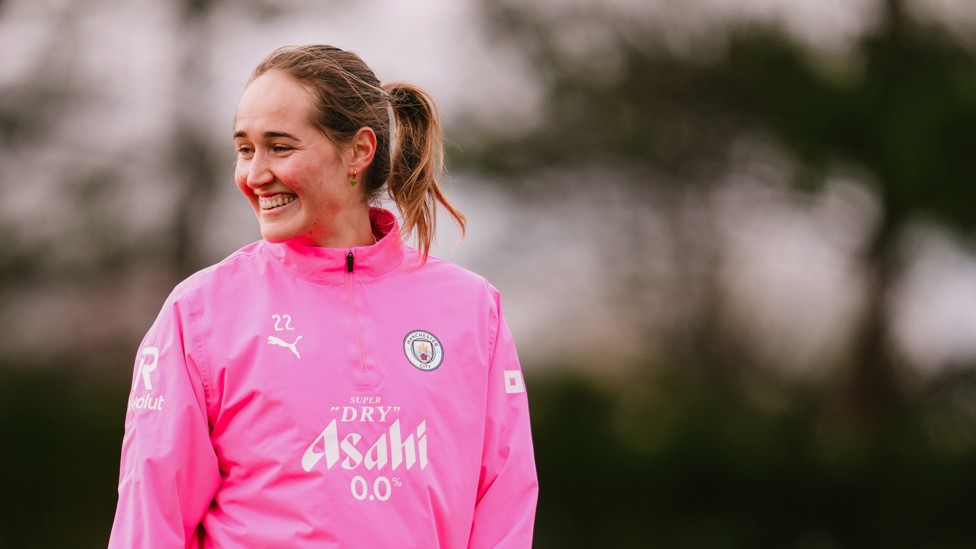 SMILING SYDNEY : Sydney Lohmann enjoying herself in the session