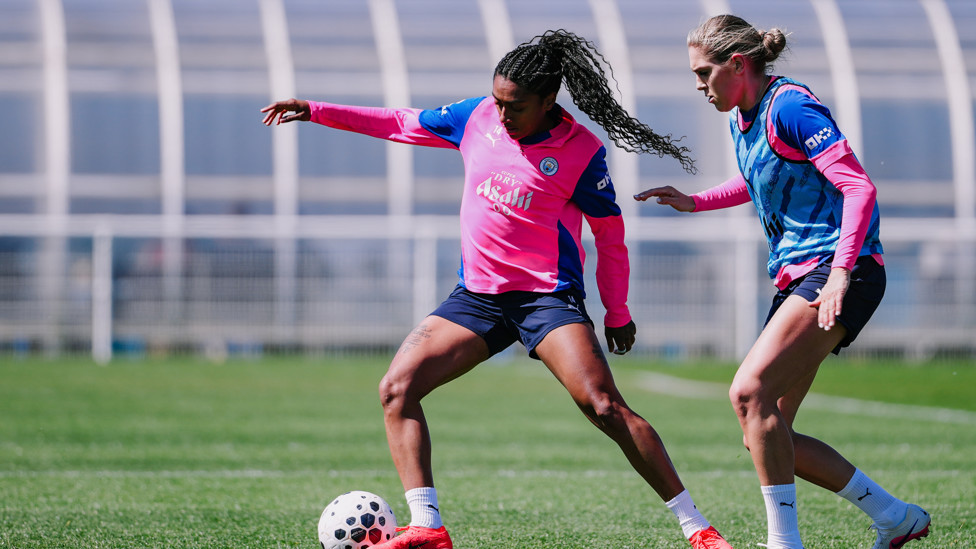 ATTACK V DEFENCE  : Kerolin looks to skip past the challenge from Gracie Prior. 