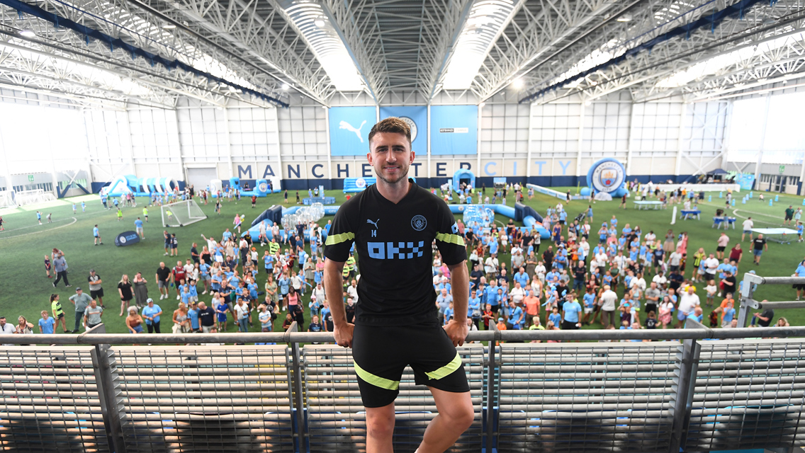 Aymeric Laporte surprises youngsters at kids fanzone