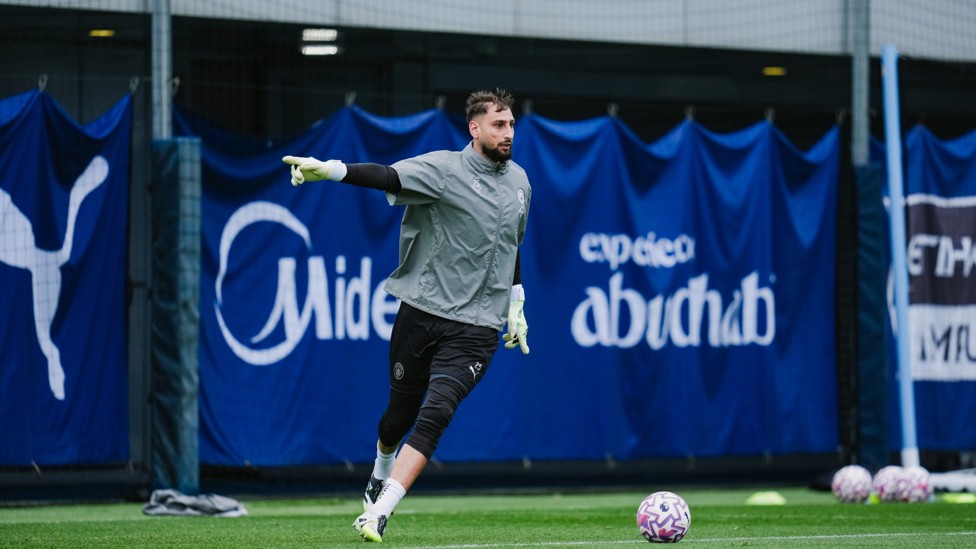 SAFE HANDS : Gianluigi Donnarumma in possession