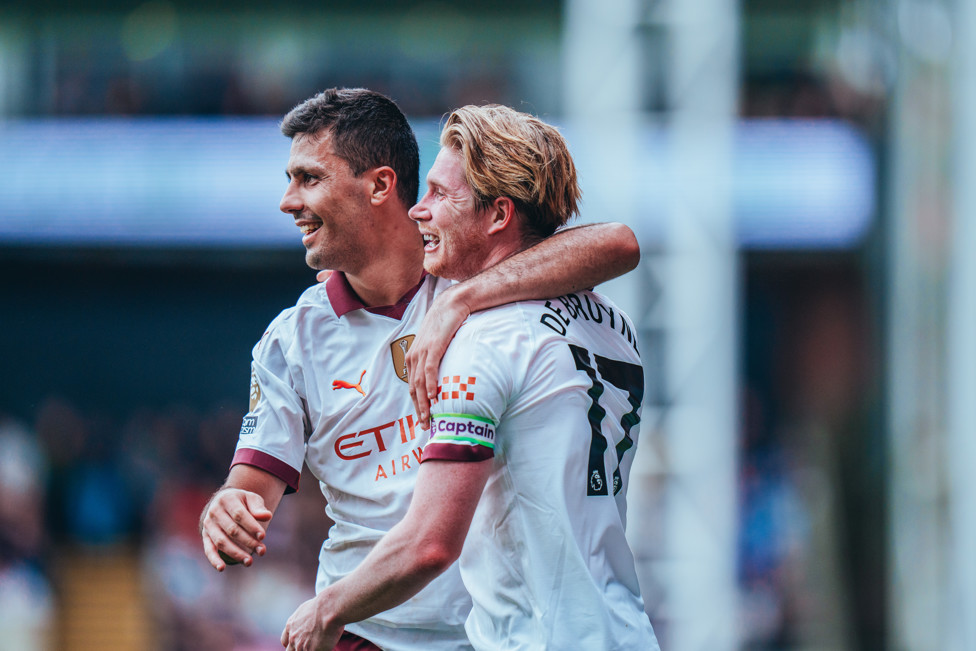 Rodri e KDB em ação contra o Palace em 2023/24.
