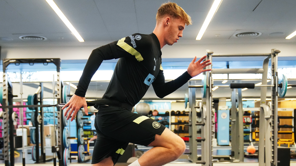 RUNNING MAN : Palmer working hard indoors