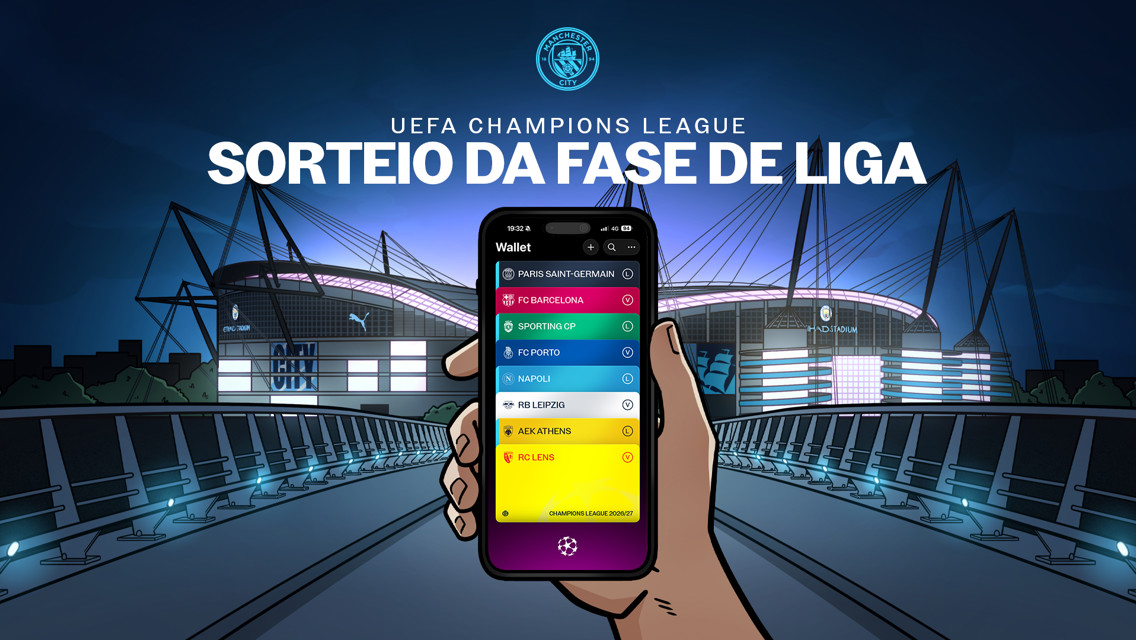 A hand holding a smartphone displaying a wallet app with UEFA Champions League team names. Background shows Etihad Stadium with Manchester City logo and Portuguese text 'Sorteio Da Fase De Liga'.