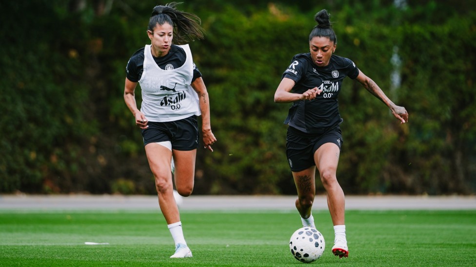 RACE IS ON : Leila Ouahabi and Kerolin in pursuit