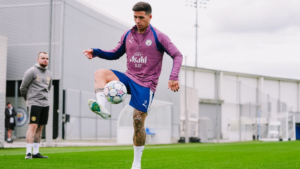 SILKY ENZO  : Fernández focused on the task at hand.