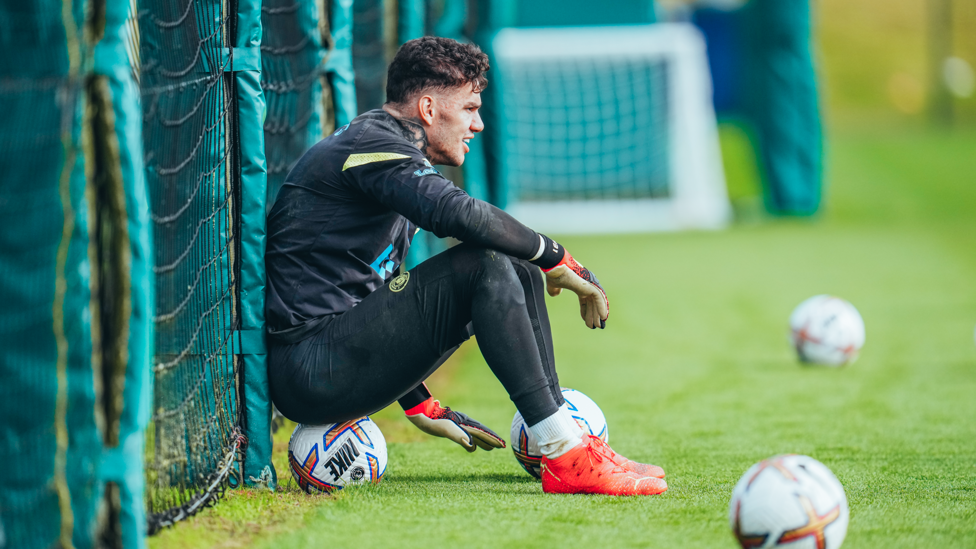 BALL WATCHING : Ederson observes training from the side line 