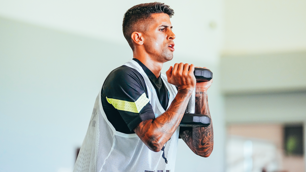 IN THE GYM : Joao Cancelo hits the weights