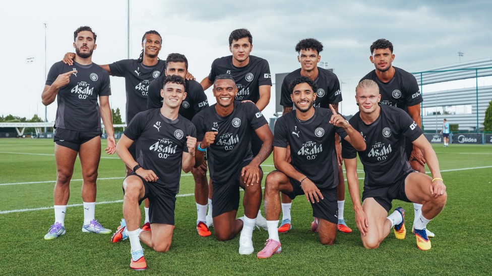 TEAM OF THE DAY : Posing for a picture