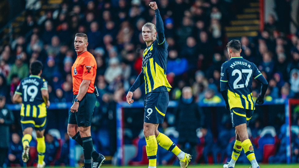 Crystal Palace (away)  : Header. Inside the box