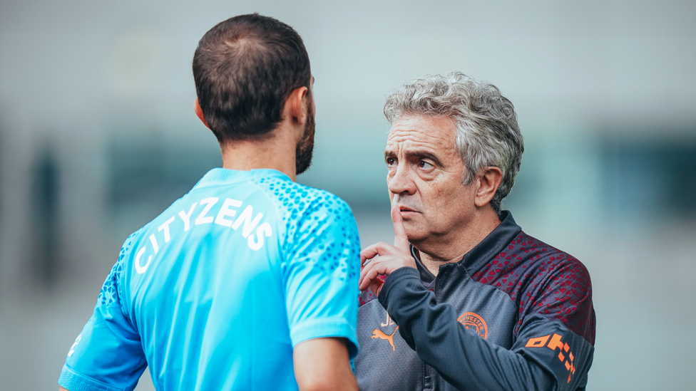 GOOD TO TALK: Juanma Lillo chats with Bernardo Silva
