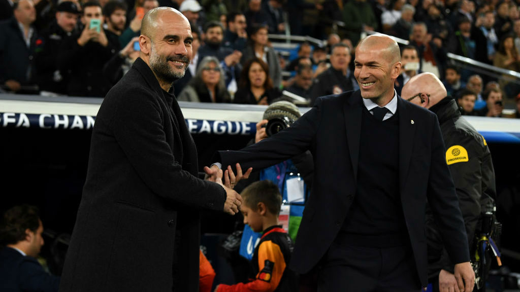 El saludo entre Pep y Zinedine Zidane en la última visita del City al Santiago Bernabéu.