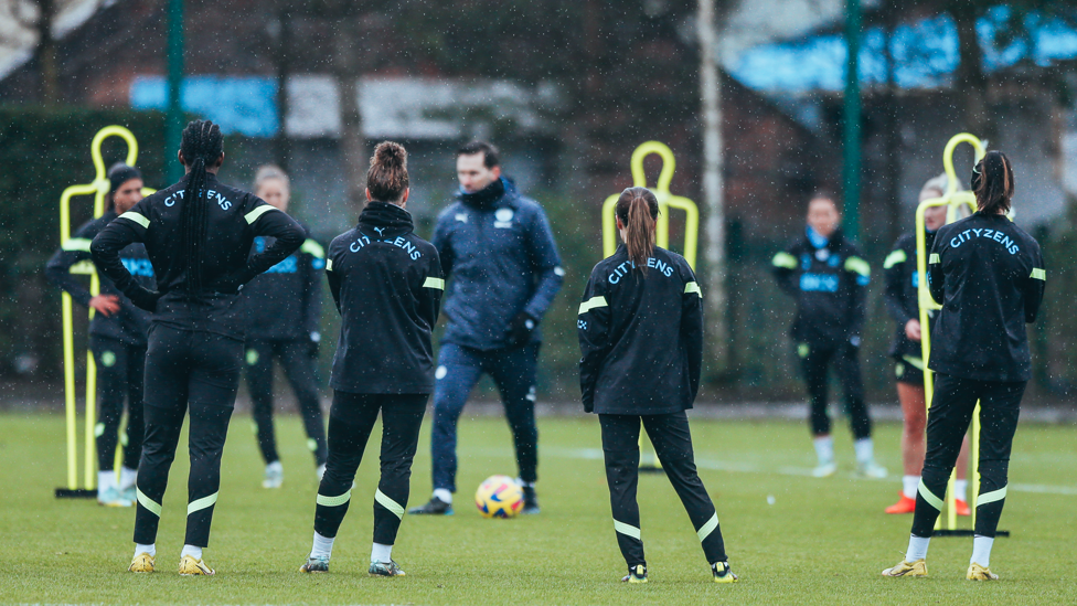 TEAM TALK : The Boss addresses his players 