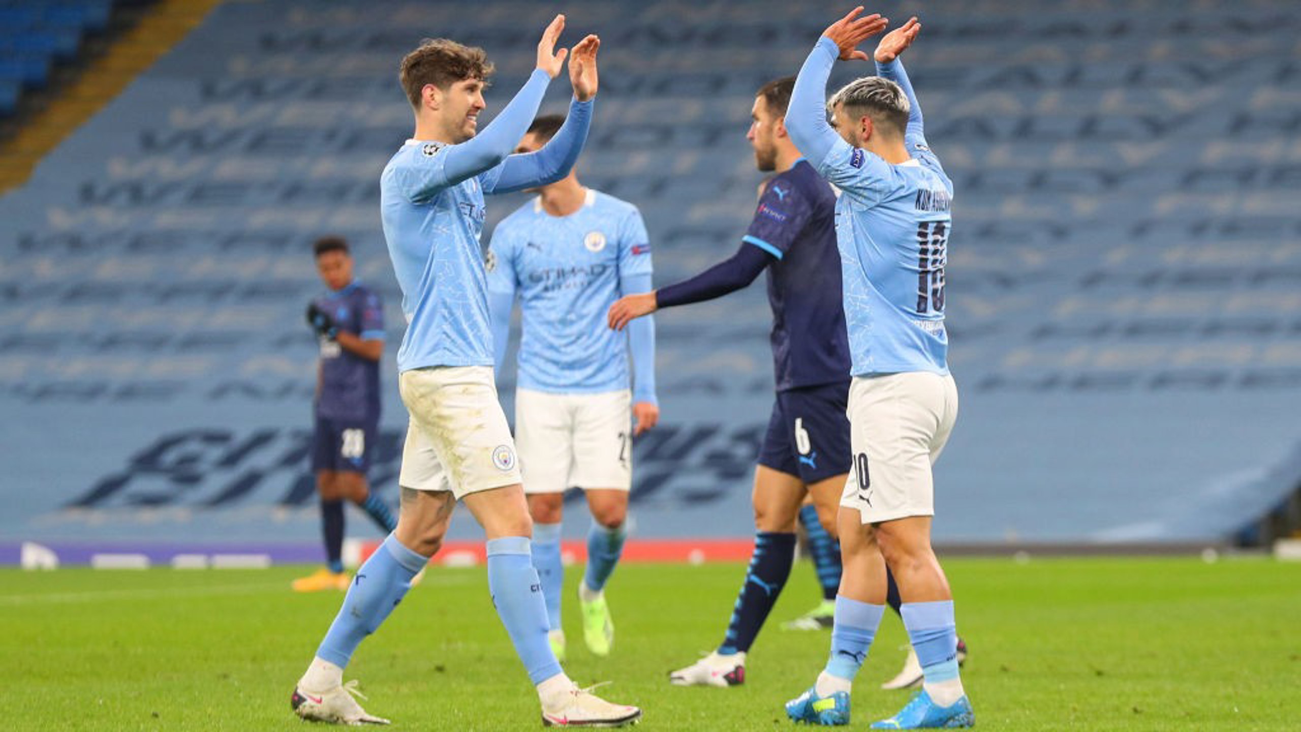 Aguero volta com gol e City vence o Olympique