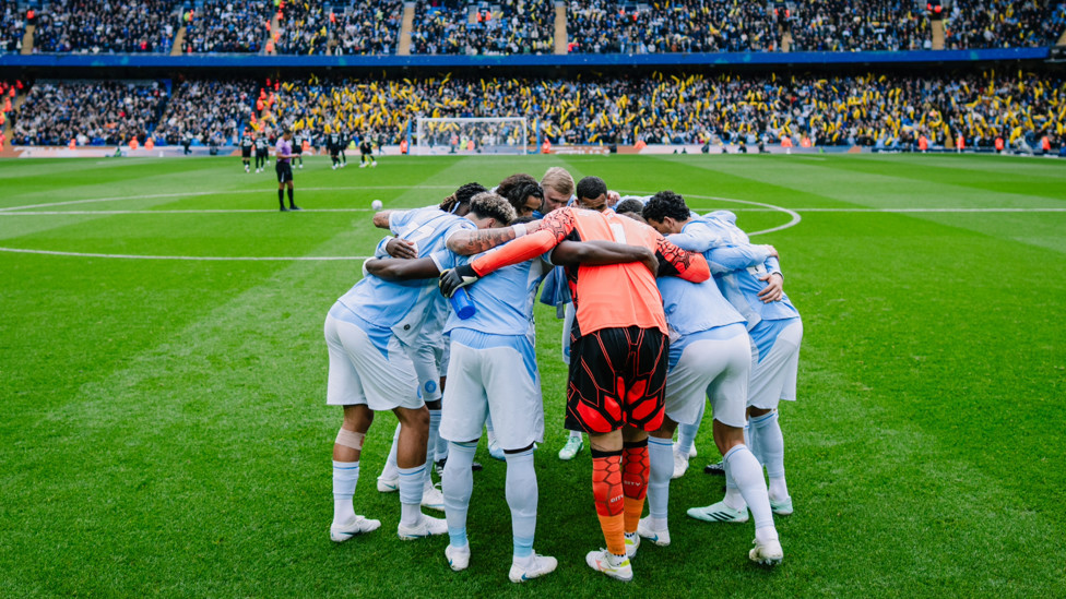 HUDDLE UP : Final rallying cry ahead of kick-off.